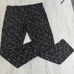 Nike Dri-FIT Cropped Grey Camo Leggings